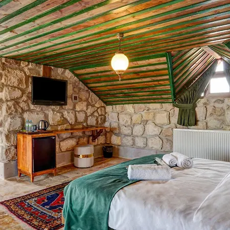 Nissa Cave Szálloda *