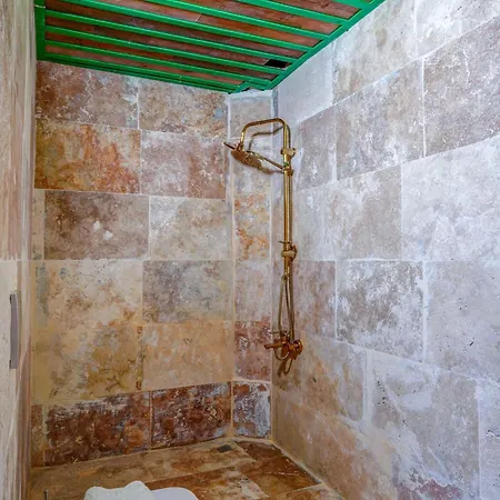 Szálloda Nissa Cave