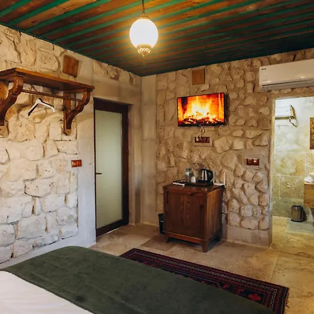 Nissa Cave * Γκόρεμε